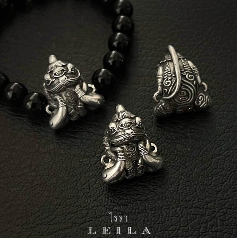 Leila Amulets, Charismatic Frog